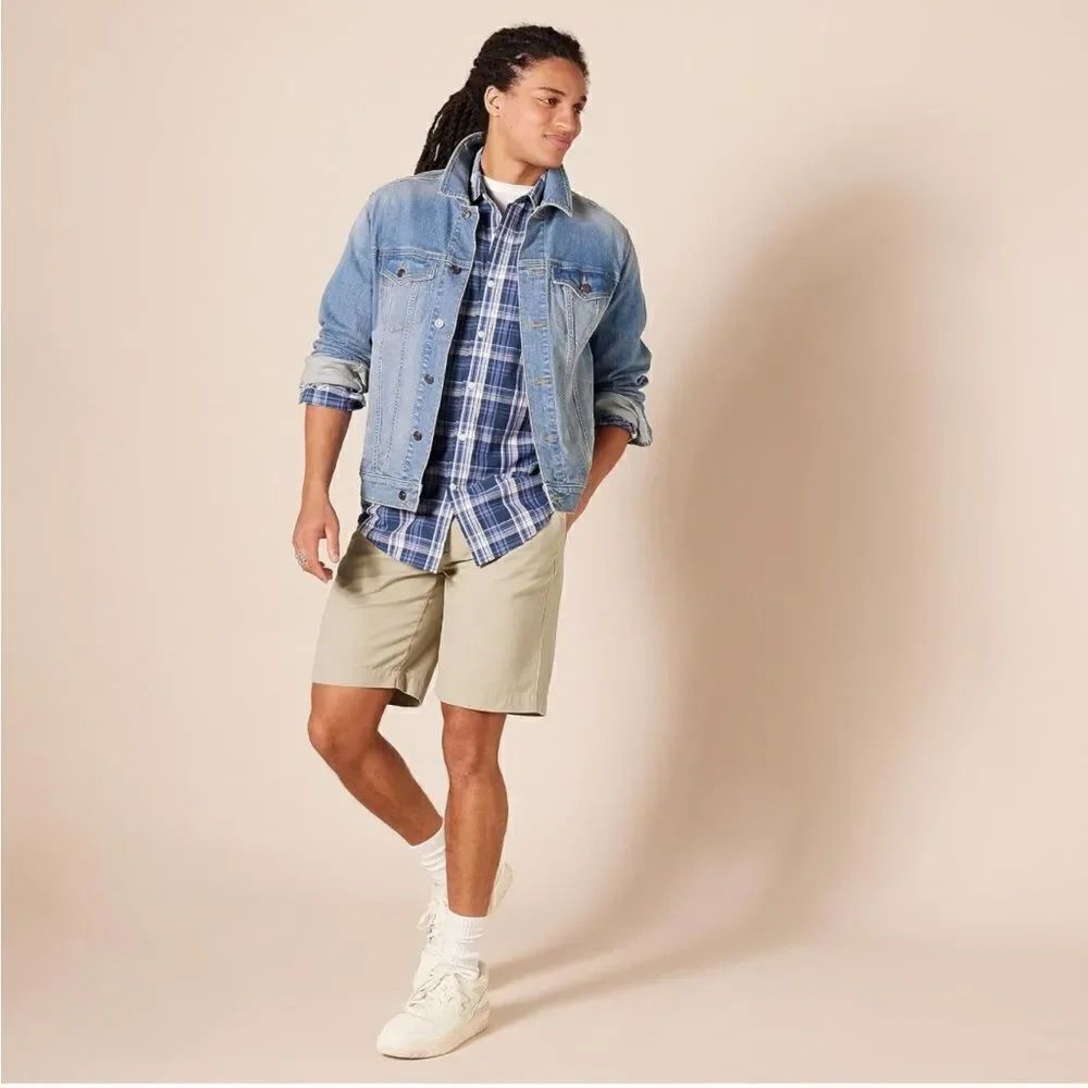 New with tags IZOD flat front 9.5” khaki shorts size 32.